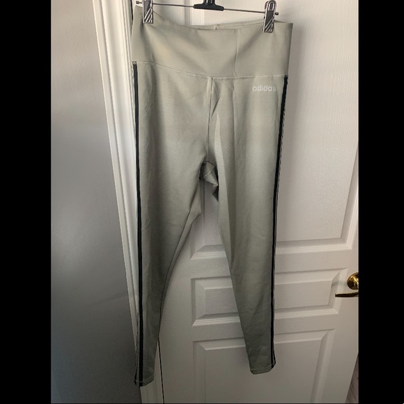 **BLOWOUT SALE $20 OR LESS** High-waisted leggings - Picture 1 of 2